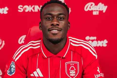 الصفقة السابعة.. نوتينجهام فورست يتعاقد مع أرنود كاليمويندو مهاجم رين